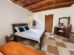 Dos casas tropicales e ingresos de Airbnb - Cahuita en Cahuita, Talamanca, Limón — $330,000 - Foto 3 de 33