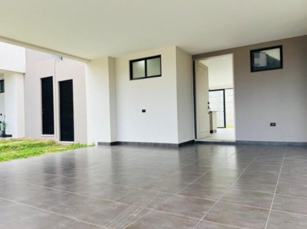 Casa de lujo en alquiler en Lindora – Moderna, espaciosa y lista para estrenar en Pozos, Santa Ana, San José — $2,500