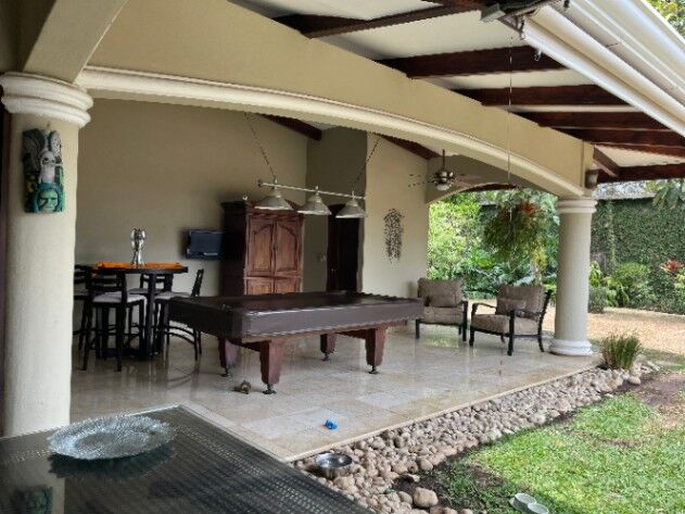 Una casa que enamora a primera vista en Valles del Sol in Pozos, Santa Ana, San José — $1,750,000