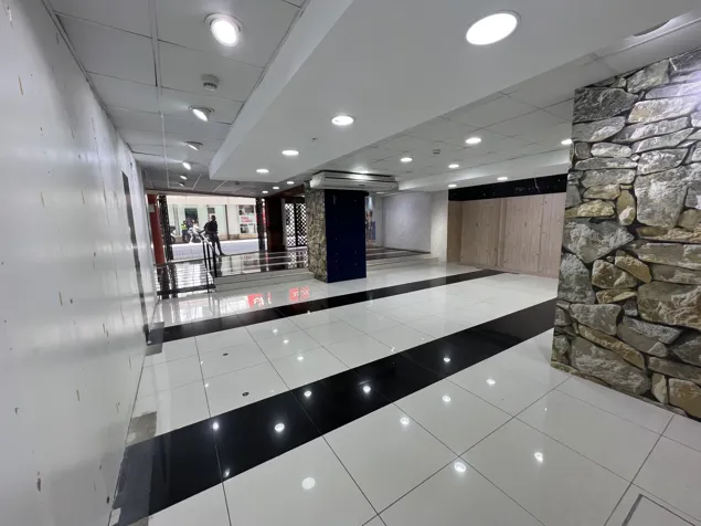 For rent: commercial space on Avenida Central in Catedral, San José — $6,900 - Photo 3 of 7