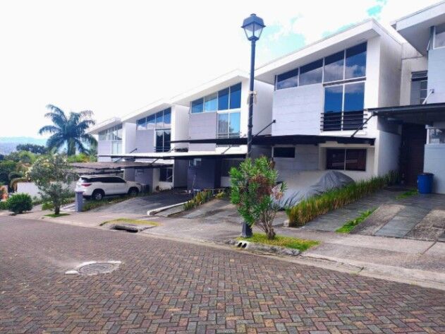 Se vende casa en Montes de Oca San José 26-1289 in San Rafael, Montes De Oca, San José — $220,000