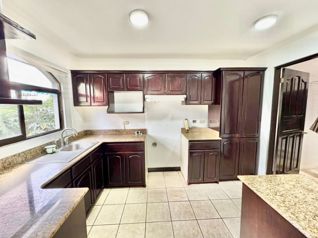 ALQUILER  AMPLIO CONDOMINIO, ESCAZÚ ALTOS LAS PALOMAS en San Rafael, Escazú, San José — $2,100 - Foto 3 de 8