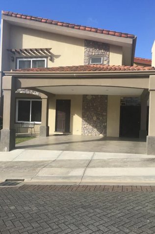 Se vende casa en Condominio en San Francisco de Heredia en San Francisco, Heredia — $295,000 - Foto 2 de 30
