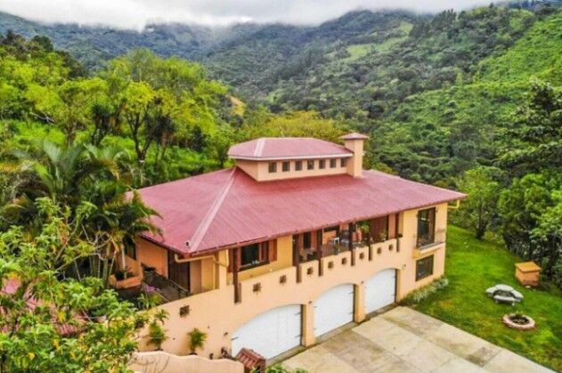 Se vende amplia propiedad con 10,400m2 de lote en Ciudad Colón 24-1029 in Colón, Mora, San José — $550,000