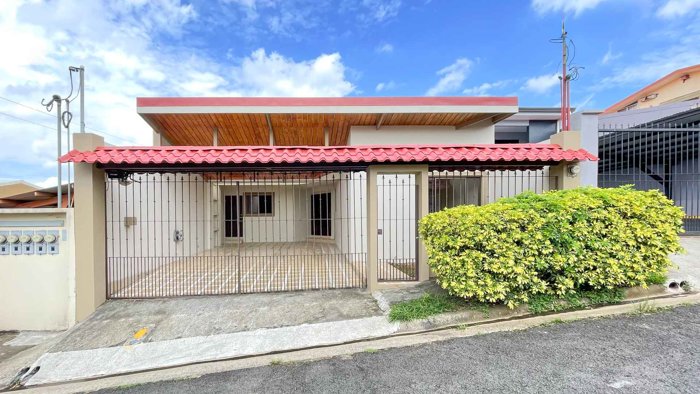 House For Sale In Grecia Costa Rica – Residencial La Guaria in Grecia, Alajuela — ₡ 130 000 000
