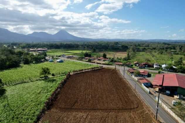 EN VENTA 2 BELLAS PROPIEDADES EN FORTUNA DE SAN CARLOS.  en La Fortuna, San Carlos, Alajuela — ₡ 26 000 000