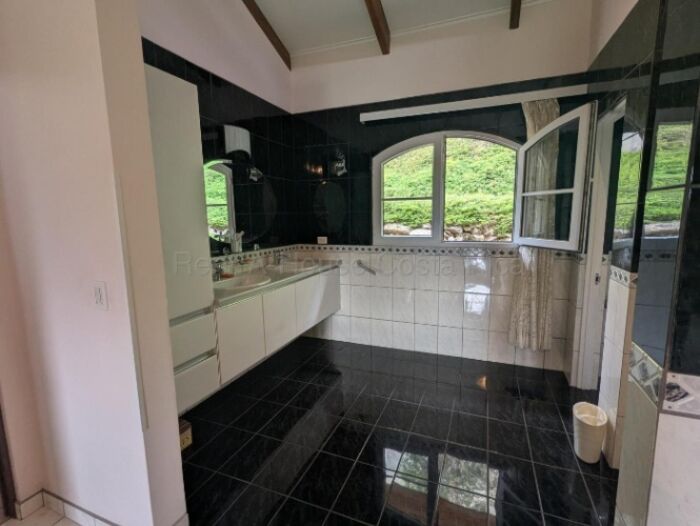 Venta de  exclusiva propiedad ubicada en Sta Ana Uruca 26-2053 in Uruca, Santa Ana, San José — $900,000
