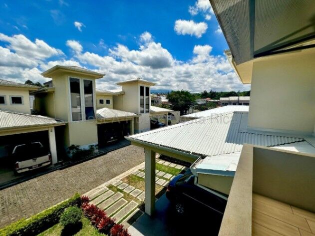 Se vende casa en Curridabat San José 26-1884 in Granadilla, Curridabat, San José — $568,000