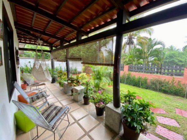 RAH ofrece en venta Esta casa contemporánea OFC/25-227 in Caldera, Esparza, Puntarenas — $250,000