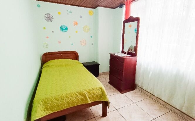 "Oasis Urbano: Casa de Lujo con Amplio Jardín y Apartamento Independiente" en Ipís, Goicoechea, San José — ₡ 159 000 000