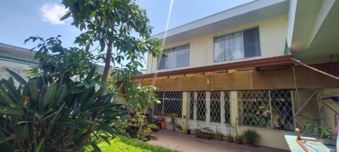 Se vende espaciosa casa con patio en mercedes San José 25-269 in Mercedes, Montes De Oca, San José — $310,000