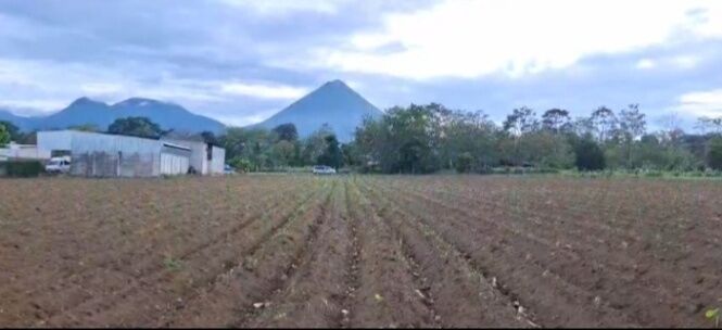 BELLA Y ESPECTACULAR PROPIEDAD EN LA FORTUNA DE SAN CARLOS.  en La Fortuna, San Carlos, Alajuela — ₡ 125 000 000