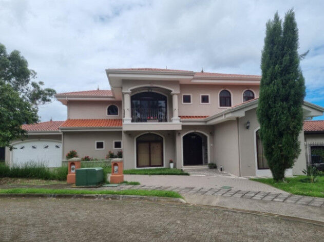 VENTA DE CASA EN CONDOMINIO EN TRES RIOS  en Tres Ríos, La Unión, Cartago — $975,000