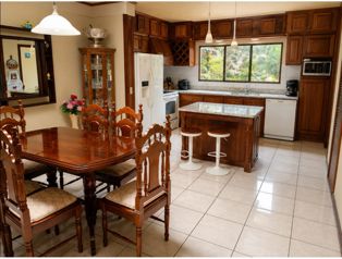 SE VENDE HERMOSA CASA EN CURRIDABAT in Curridabat, San José — 130 000 000 ₡ - Photo 4 of 16