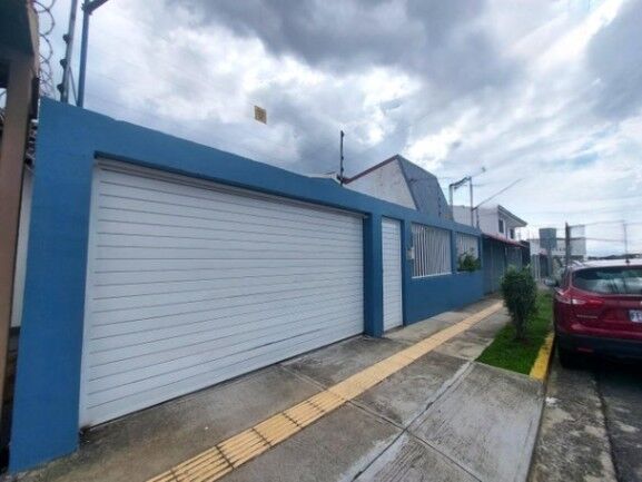 Se vende espaciosa casa en Rohrmoser cerca de la embajada Centro Americana 25-139 in Pavas, San José — $400,000