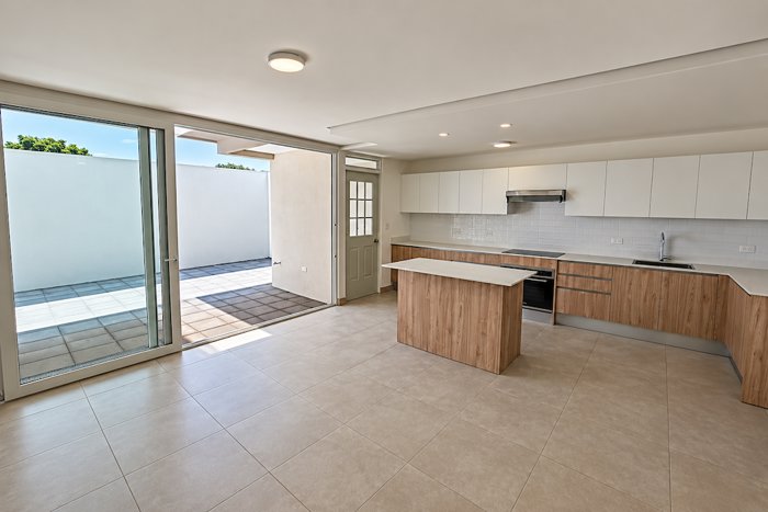 Casa de 3 Habitaciones en Condominio La Vita en San Antonio, Escazú, San José — $2,000 - Foto 3 de 26