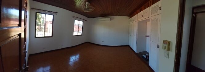 Hermosa y amplia casa en lugar fresco, barrio seguro en Espíritu Santo, Esparza, Puntarenas — ₡ 115 000 000