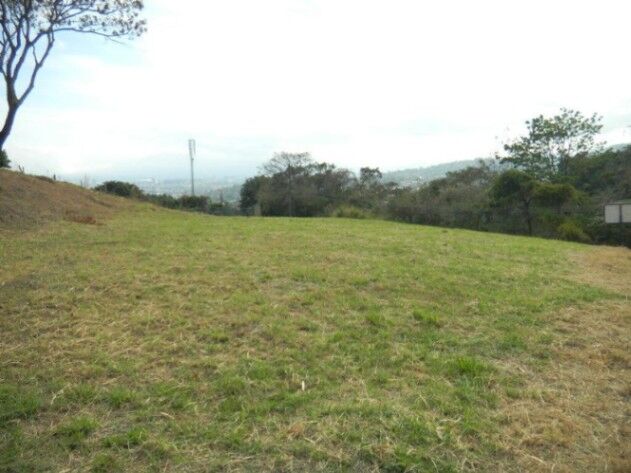 🏡 Oportunidad Única en Jaboncillo, Escazú – Amplio Terreno con Gran Potencial 📍 en Escazú, San José — $764,625