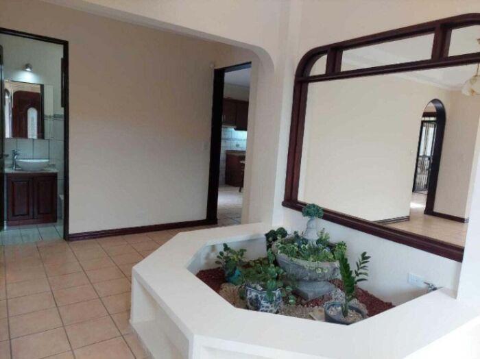 Se alquila casa en Santa Ana San José 27-49 en Santa Ana, San José — $2,300