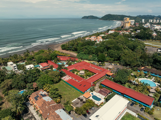 Bello Lote a muy pocos metros de la playa en Jacó, Garabito, Puntarenas — $420,000 - Foto 2 de 20