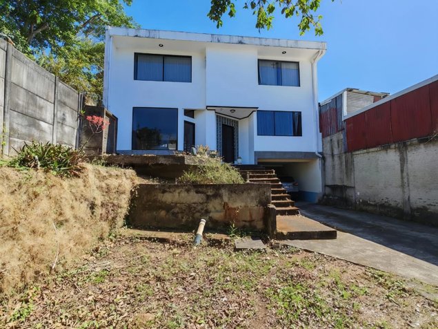 Se vende Casa Rebajada San Antonio, Desamparados en San Antonio, Desamparados, San José — ₡ 133 000 000