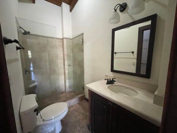 Hermosa casa en la montaña de San Antonio de Escazú con vistas panorámicas in San Antonio, Escazú, San José — $550,000