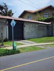 BELLÍSIMA PROPIEDAD Y CASA EN SAN ISIDRO DE HEREDIA. 