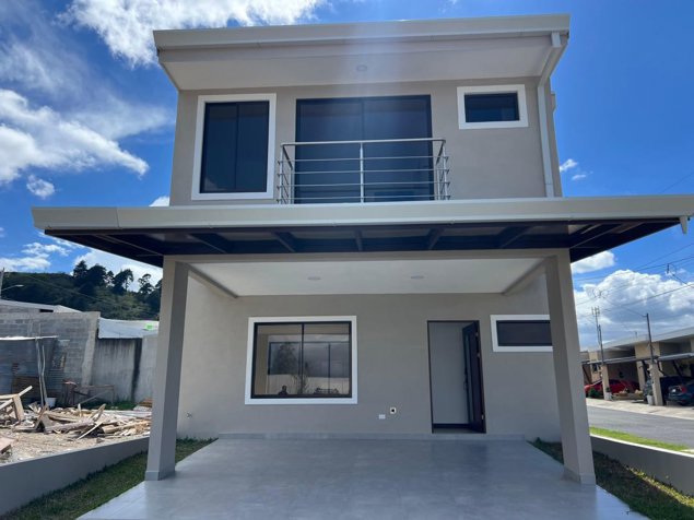 Venta de casa en Cartago. Por Walmart Los Ángeles en San Rafael, Oreamuno, Cartago — ₡ 103 500 000