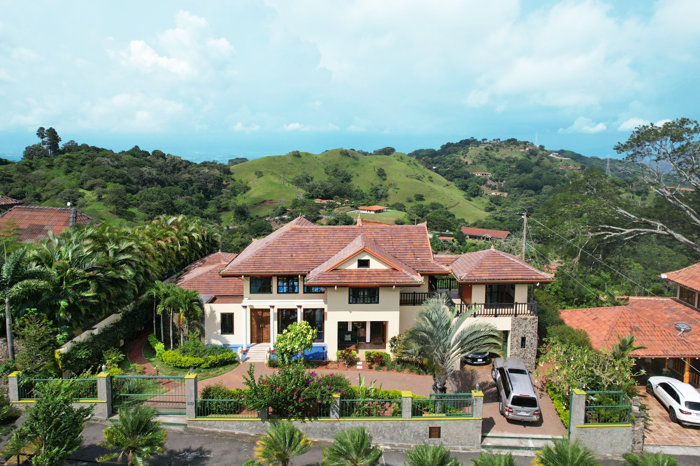 Se vende espectacular Casa en Residencial , Atenas (FAU). en Atenas, Alajuela — $680,000