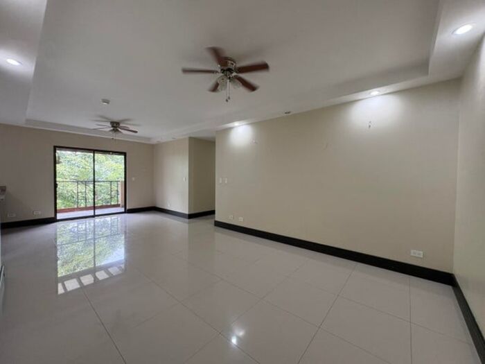 Se alquila espacioso apartamento en condominio de Brasil Santa Ana 26-411 en Brasil, Santa Ana, San José — $1,300