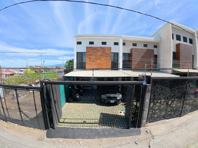 Venta de Casa NUEVA en Moravia- Condominio Portoso en San Vicente, Moravia, San José — ₡ 92 500 000