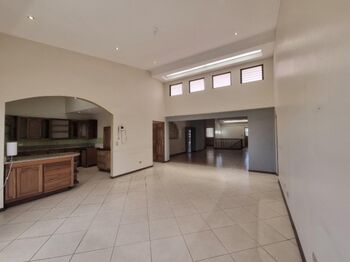 VENTA DE ESPACIOSA CASA EN CURRIDABAT ZONA CON ALTA PLUSVALÍA in Granadilla, Curridabat, San José — $650,000 - Photo 4 of 17