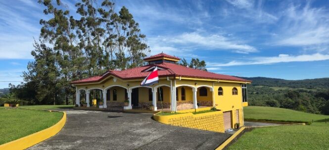 Mansión Clásica en Santuario Ecológico de 2.7 Ha – Moravia en San Jerónimo, Moravia, San José — $1,575,000