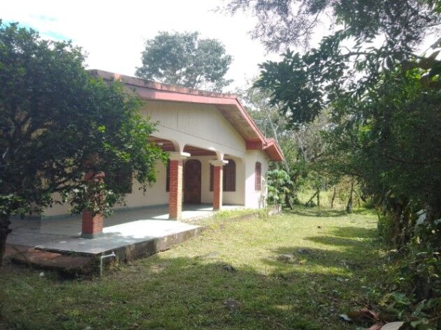 Casa para remodelar y 1+ hectare con rio, General Viejo, Perez Zeledon. in El General, Pérez Zeledón, San José — $249,999