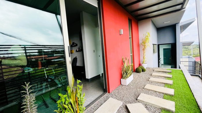 SE VENDE HERMOSA CASA AMUEBLADA EN CONCEPCIÓN, SAN RAMÓN en San Ramón, Alajuela — $331,000 - Foto 2 de 34