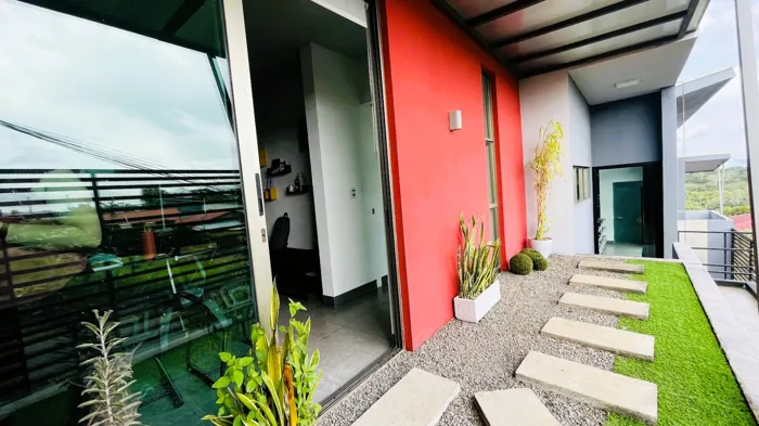 SE VENDE HERMOSA CASA AMUEBLADA EN CONCEPCIÓN, SAN RAMÓN en San Ramón, Alajuela — $331,000 - Foto 2 de 34