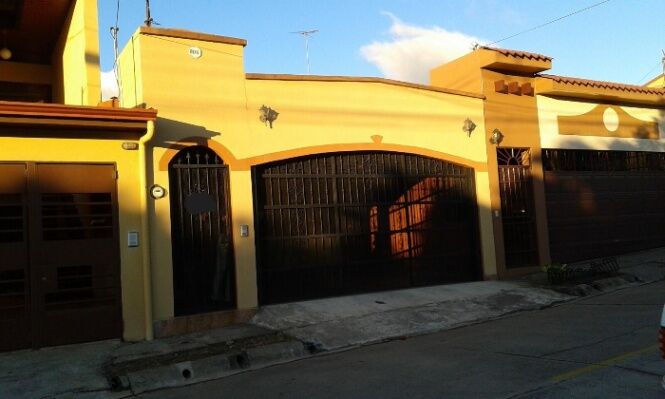 CASA EN VENTA EN SAN FRANCISCO DE HEREDIA en San Francisco, Heredia — ₡ 96 000 000