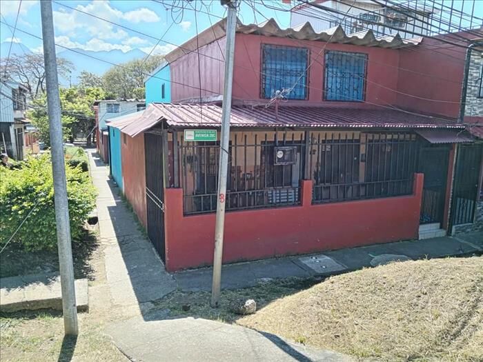 Se vende casa en Hatillo 8  en Hatillo, San José — ₡ 34 000 000