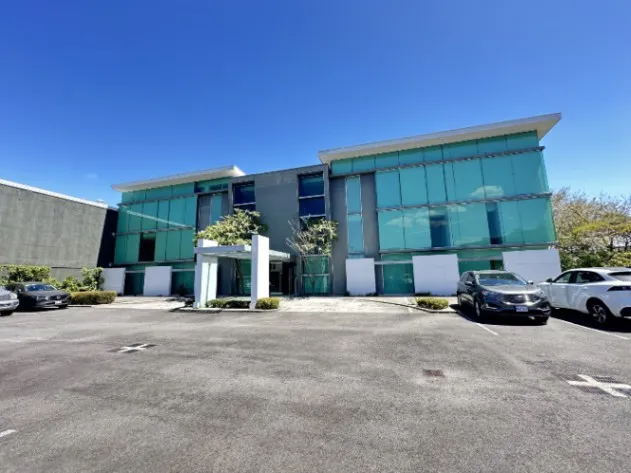 ALQUILO OFICINAS MODERNAS EN SANTA ANA. en Santa Ana, San José — $1,785