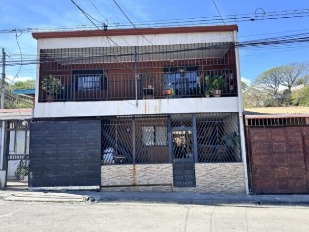 VENDO CASA EN BRASIL DE SANTA ANA. en Brasil, Santa Ana, San José — ₡ 68 000 000