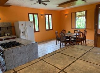 Amazing colonial-style home with guest home and storage en Atenas, Alajuela — $1,600,000 - Foto 5 de 20
