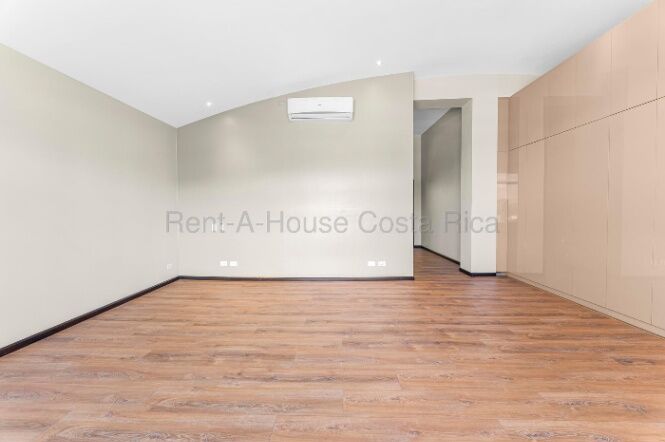 Se alquila apartamento en Escazú Centro 26-2001 in Escazú, San José — $3,100