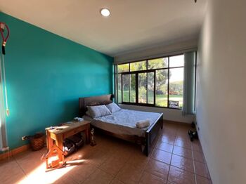 Casa en venta con amplios jardines y excelente ventilación #26-1295 GS en San Rafael, Escazú, San José — $850,000 - Foto 5 de 10