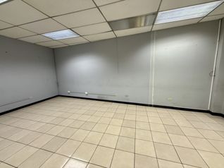 ALQUILER OFICINA CON 5 PARQUEOS EXCLUSIVOS Y ASCENSOR of.3 (MJ) in Carmen, San José — 590 000 ₡ - Photo 3 of 5