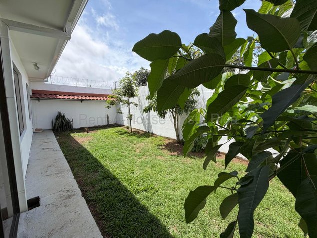 CASA EN VENTA EN SAN PABLO DE HEREDIA en San Pablo, Heredia — ₡ 98 000 000