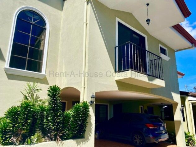 Se alquila casa en Santa Ana San José 26-1963 en Santa Ana, San José — $1,750