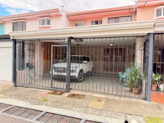 Casa en Heredia, Lagunilla, Costa Rica en Ulloa, Heredia — ₡ 82 000 000