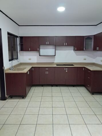 Venta de Casa en Tres Ríos-Residencial Estancia Antigua. en Tres Ríos, La Unión, Cartago — ₡ 100 000 000