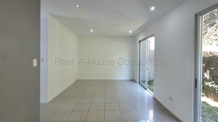 Alquiler de Apartamento Amplio y Moderno en Curridabat #27-307 GS in Granadilla, Curridabat, San José — $1,300