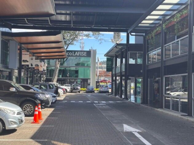 Alquiler de Practico Local Comercial en Santa Ana / Mls. 26-1147 OFC JB in Pozos, Santa Ana, San José — $1,986